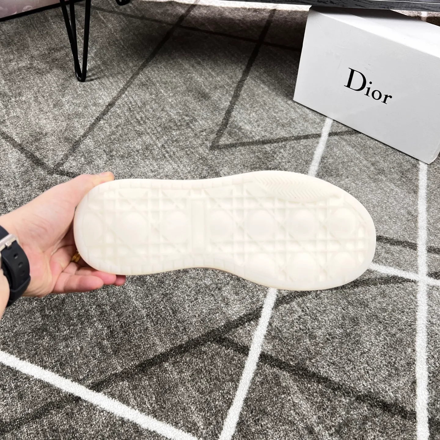 Factory price: 420💰Dior's new casual men's shoes👉 👉 Fashionable and versatile, 💞 simple and elegant style, 🔊 The fabric is made of imported cowhide with original fabric, ☑️Sheepskin feet inside, original wear-resistant rubber outsole, exclusive new style, actual shot, four colors available, code number: 38-44, (45 can be customized)